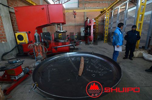 利維亞客戶(hù)壓鼓、旋壓設(shè)備